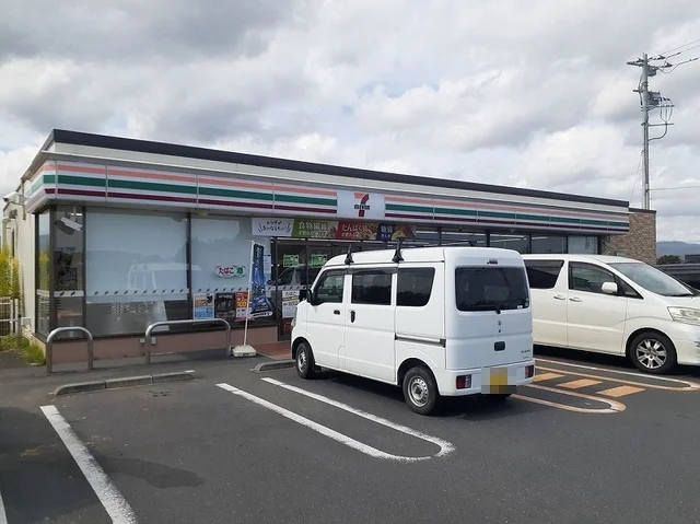 セブンイレブン　ニュータウン店まで350m