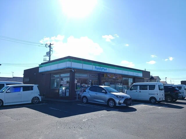 ファミリーマート　小吹店まで850m