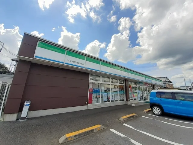 ファミリーマートまで180m