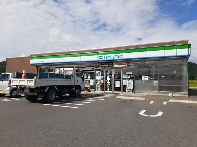 ファミリーマート小田店まで1000m
