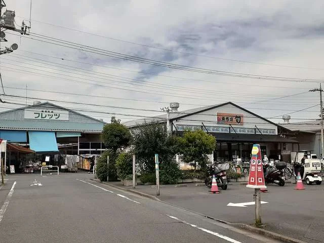 新鮮市場フレッツまで190m