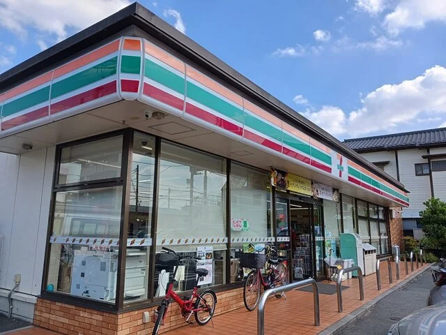 セブンイレブンまで892m