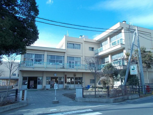 神川小学校まで550m