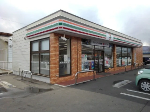 セブンイレブン戸倉内川店まで700m