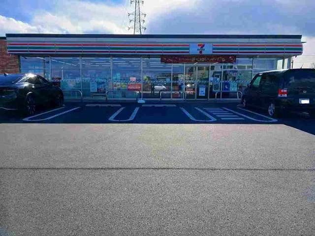 セブンイレブン大泉警察前店まで300m