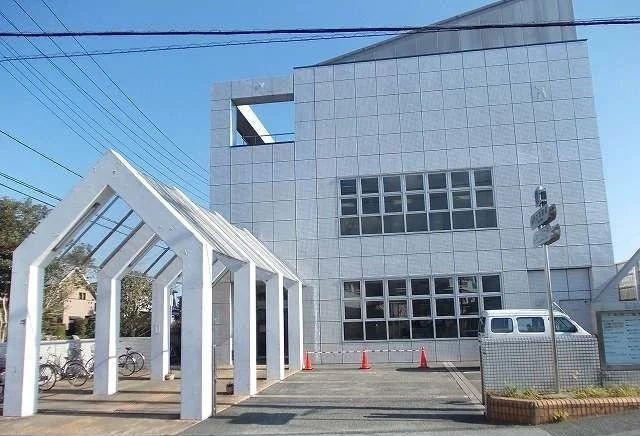 南足柄市立図書館まで1200m