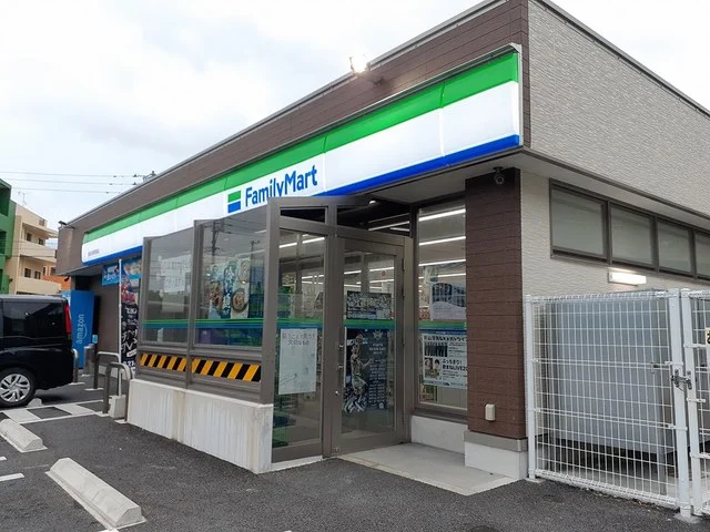 ファミマ首里石嶺球場前店まで634m