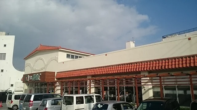 かねひで首里久場川市場まで1100m