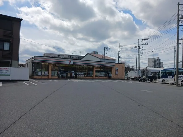 セブンイレブンまで409m
