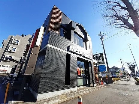 マクドナルドまで210m