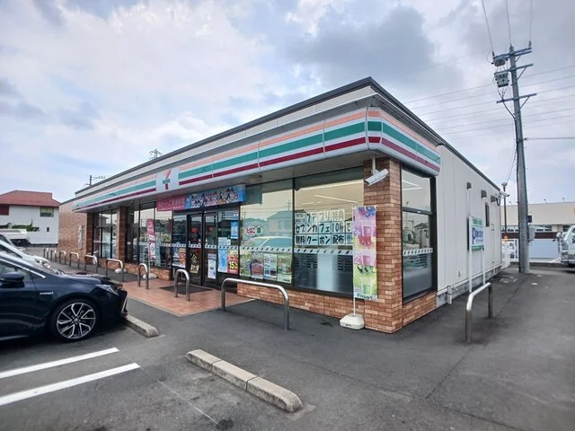 セブンイレブン豊川篠束町店まで674m