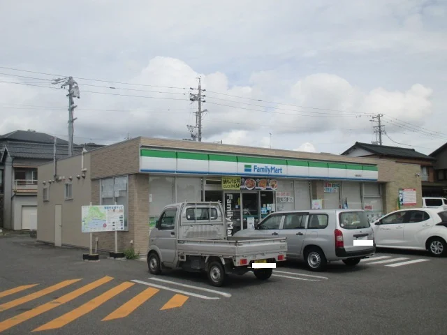 ファミリーマートまで500m