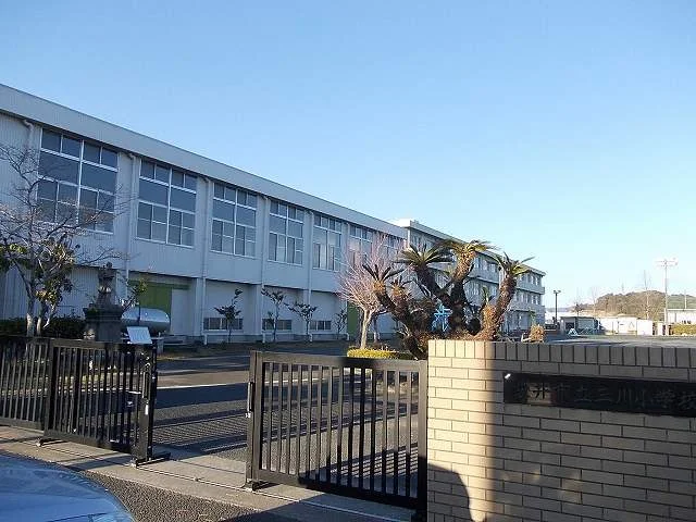 三川小学校まで450m