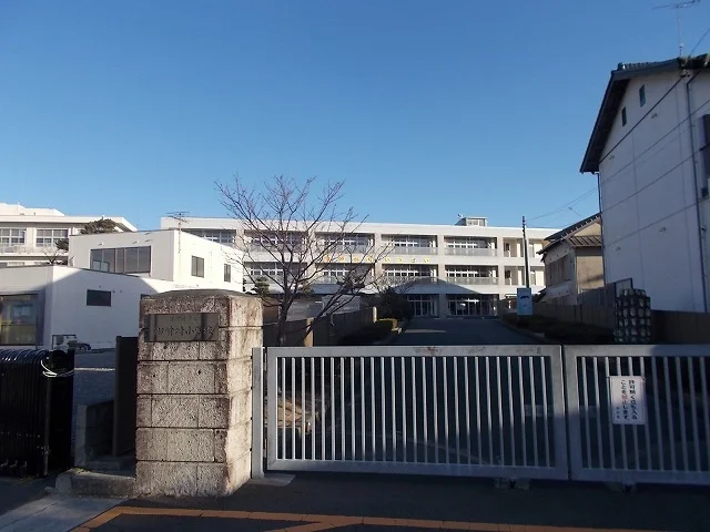 御前崎市立御前崎小学校まで1200m