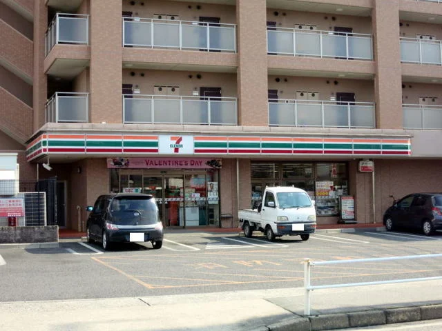 セブンイレブンまで900m