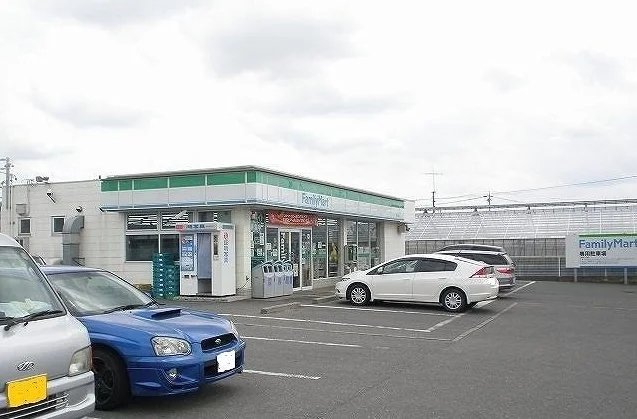 ファミリーマートまで450m