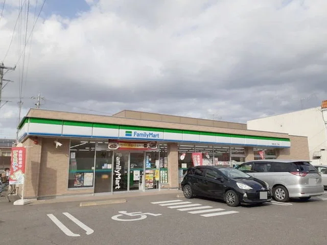 ファミリーマート 岡崎上里二まで500m