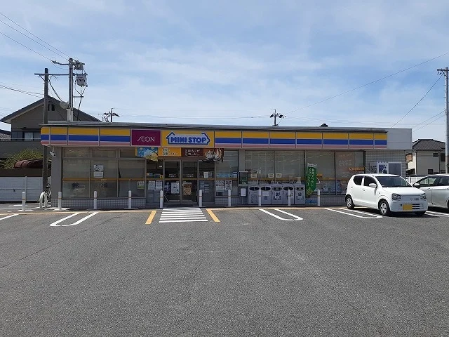 ミニストップ半田有楽町店まで342m