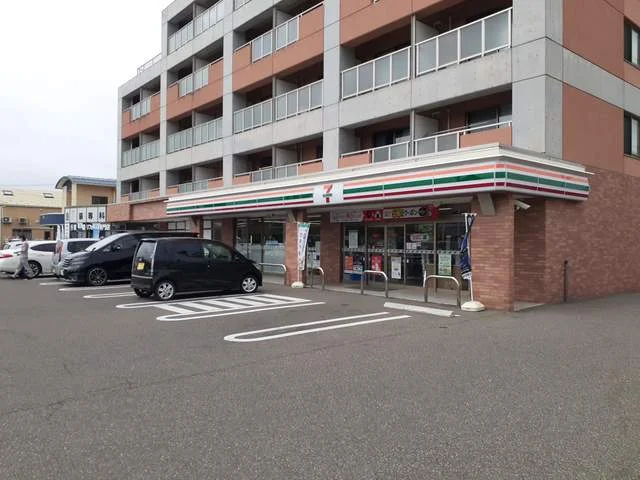 セブンイレブン　小新４丁目店まで1224m