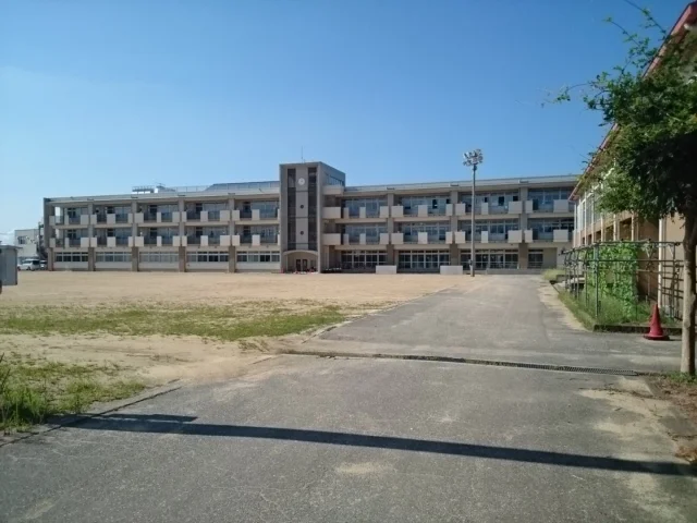 藤ノ木小学校まで1100m