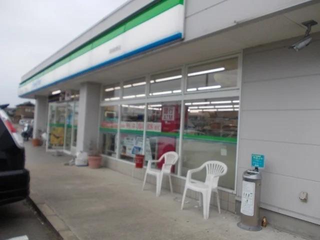 ファミリーマートまで750m