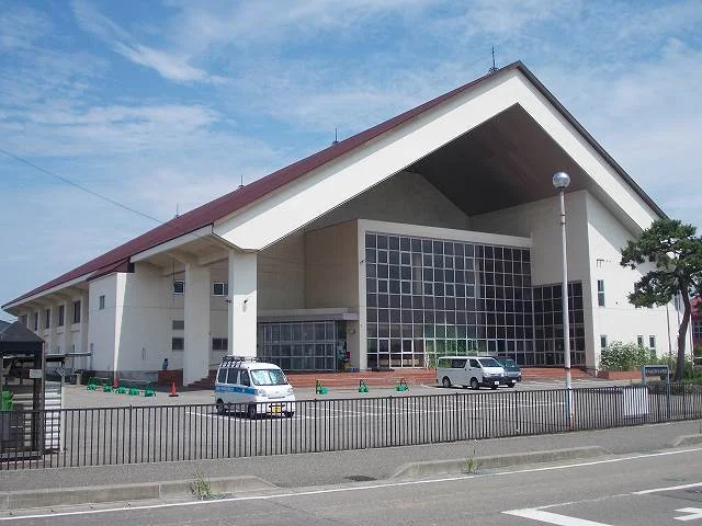 黒埼総合体育館まで1400m