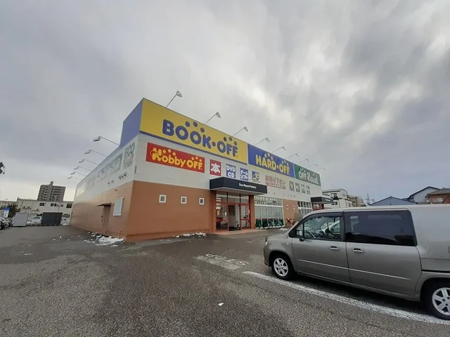 ブックオフ新潟女池店まで375m