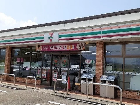 セブンイレブン富山上大久保店まで300m