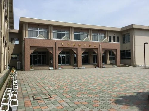 灯明寺中学校まで140m