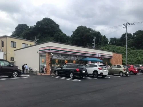 セブンイレブン 福井明里店まで750m