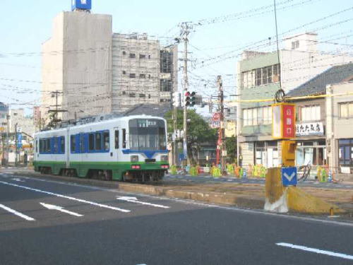 福鉄 足羽山公園口駅まで1100m