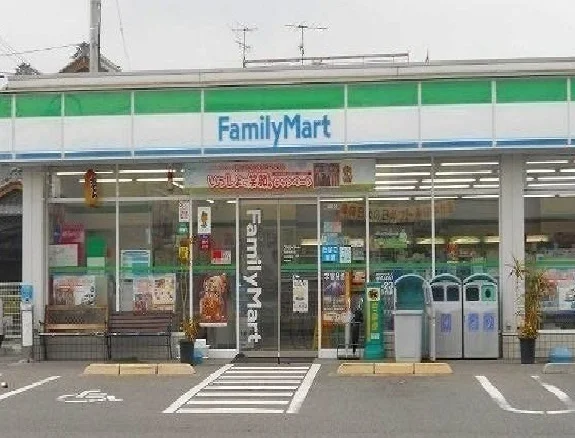 ファミリーマートまで300m