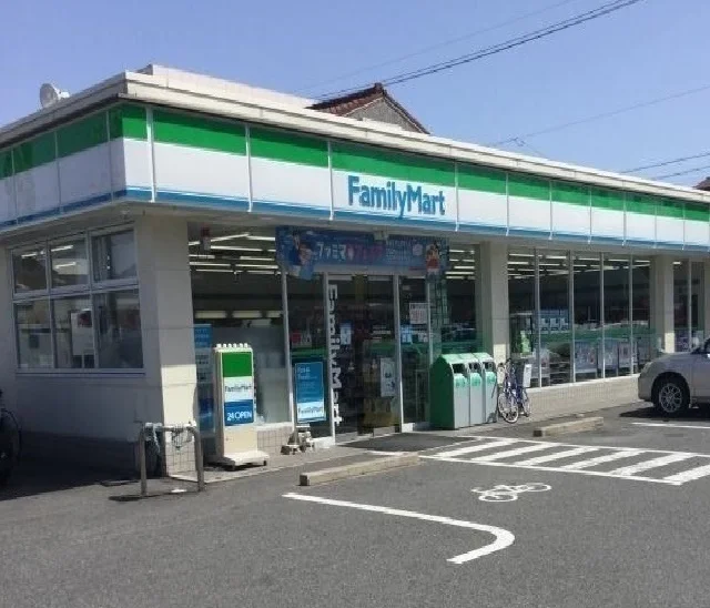 ファミリーマートまで200m