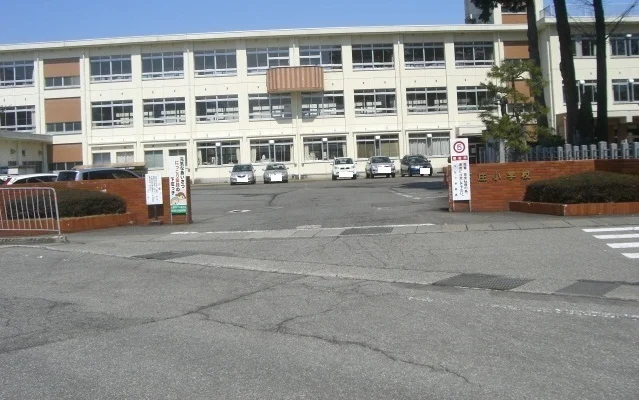 下庄小学校まで400m