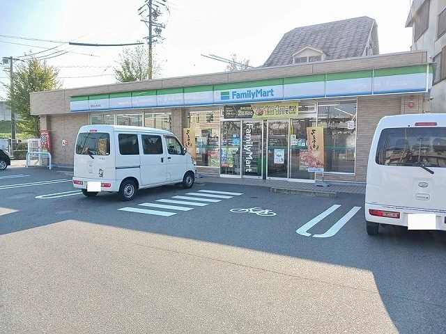 ファミリーマート中川ときわ店まで180m