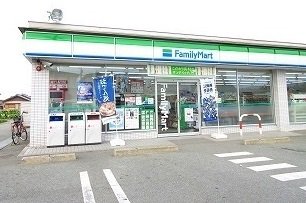 ファミリーマート伊勢上地店まで200m