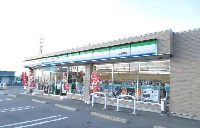 ファミリーマート三雲柳原店まで1100m
