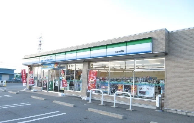 ファミリーマート三雲柳原店まで1300m