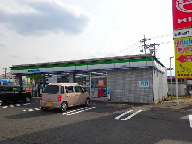 ファミリーマート名四亀須店まで400m
