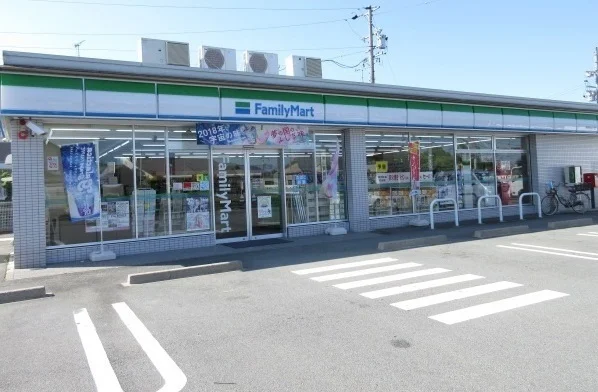 ファミリーマート伊勢おばた店まで750m