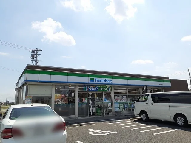 ファミリーマート　曽野町店まで300m