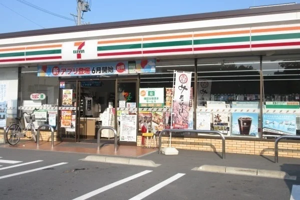 セブンイレブン松阪駅北口店まで1100m