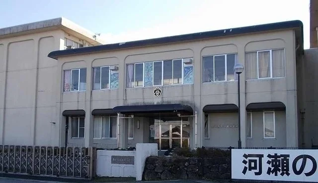 河瀬小学校まで1450m