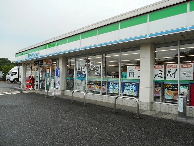 ファミリーマート押部谷木幡店まで1000m