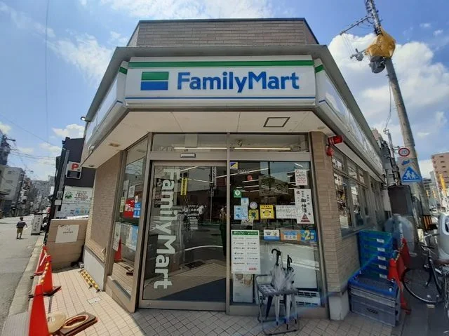 ファミリーマート三条新町店まで215m