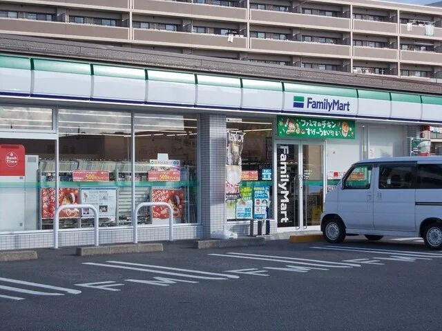 ファミリーマート　大津大萱店まで600m