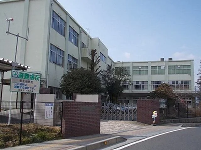 老上小学校まで1000m