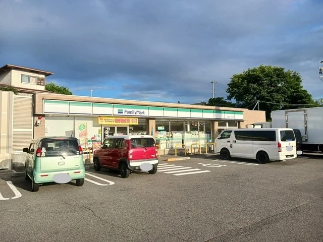 ファミリーマート　大津稲津店まで300m