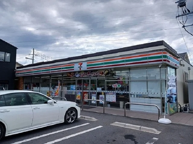 セブンイレブン近江八幡鷹飼町店まで300m