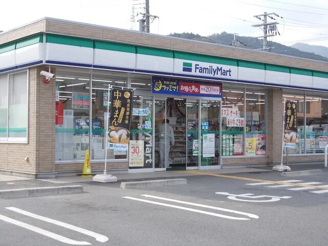 ファミリーマート　大津国分店まで400m